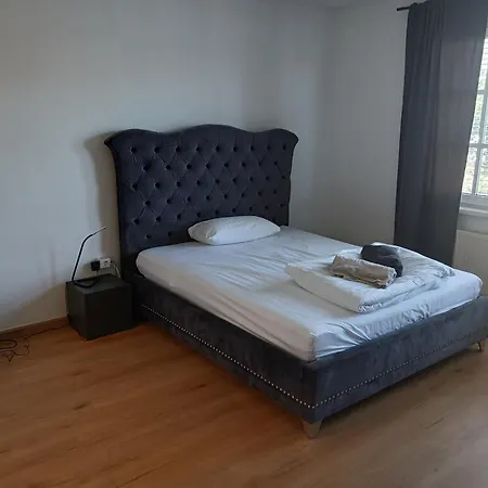 Velin Apartment *